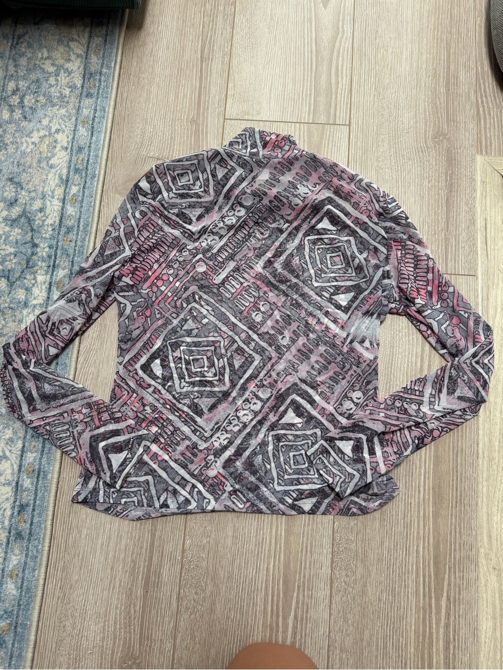 Vintage St John Sport Marie Gray Pink Gray Tribal Geometric Mesh Top Mock Neck S - Picture 4 of 6